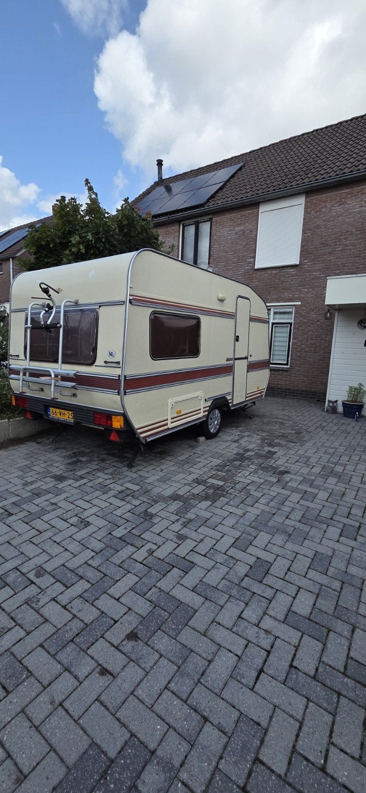 Lmc 400f met voortent en luifel, Vast bed, Particulier, 4 tot 5 meter, 500 - 750 kg