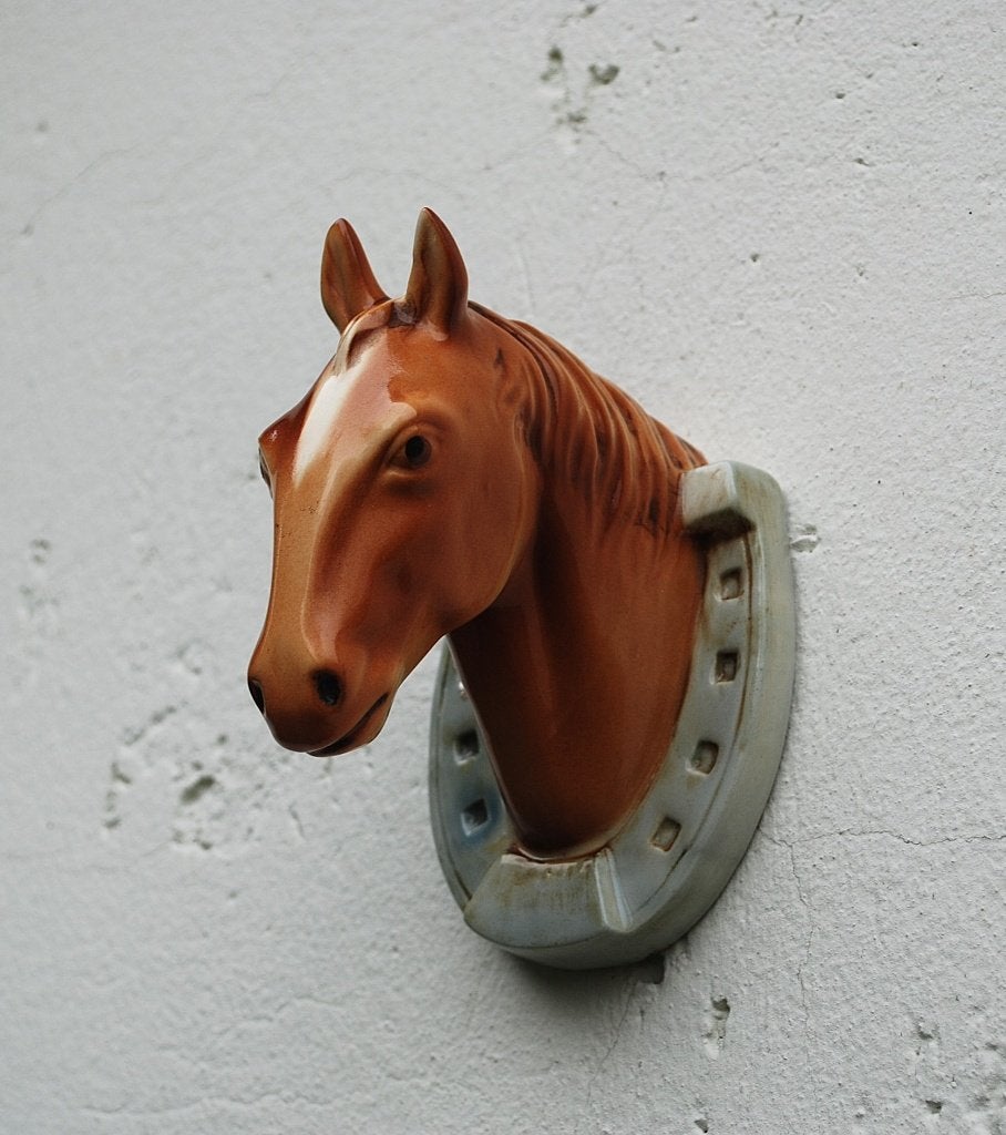 Paardenhoofd in hoefijzer Royal Dux Porselein, Antiek en Kunst, Ophalen of Verzenden