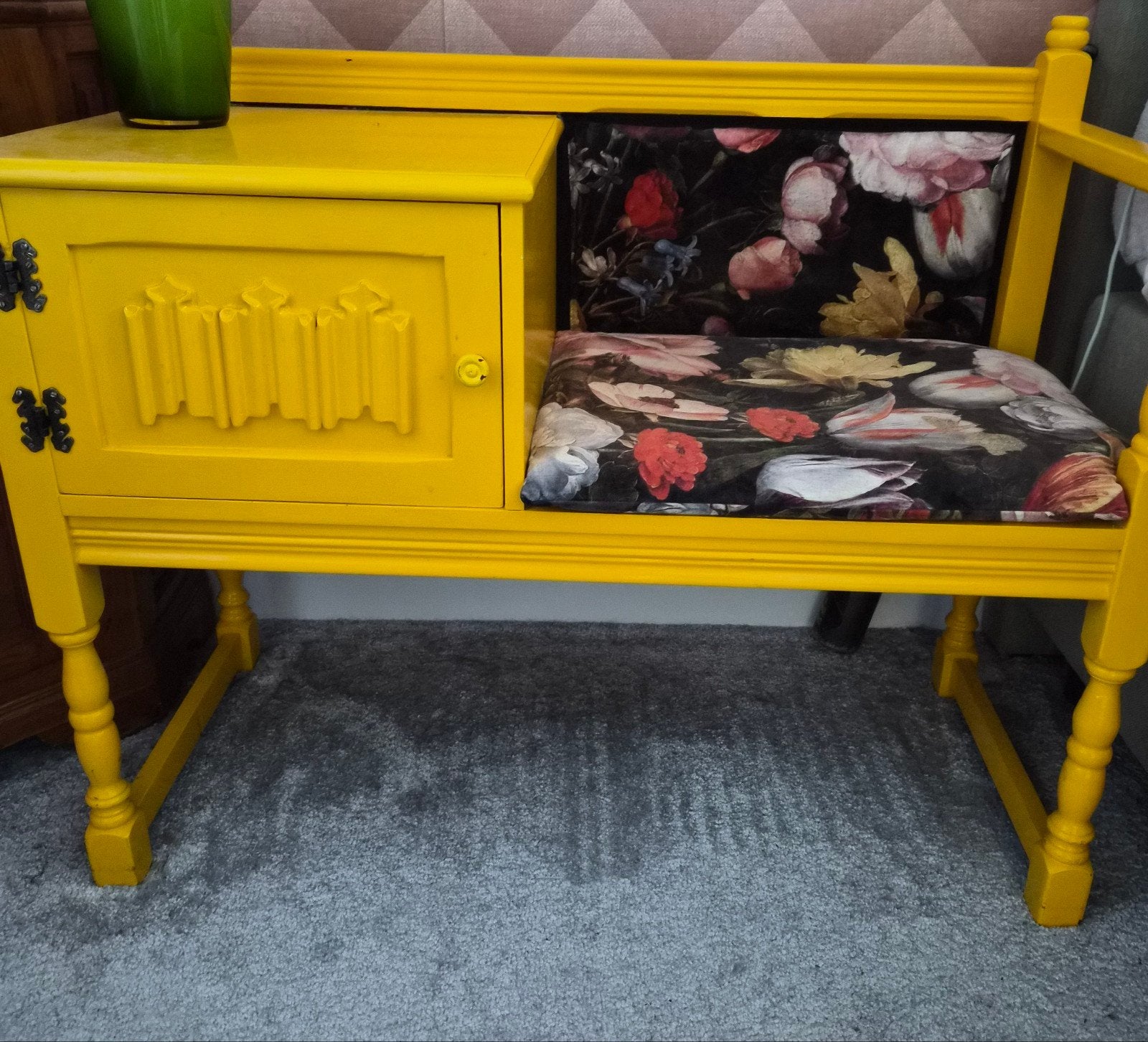 Gele halbank met bloemenprint kussen, Ophalen