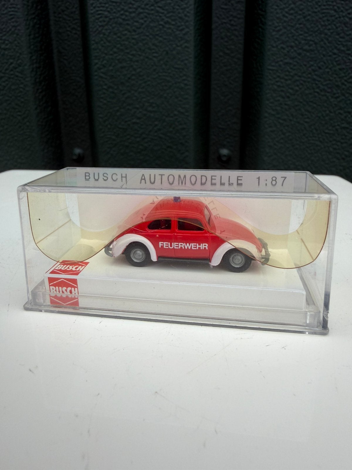schaalmodel (1:87) van een rode Volkswagen Kever 'Feuerwehr', Hobby en Vrije tijd, Ophalen, Zo goed als nieuw, Auto, Overige merken