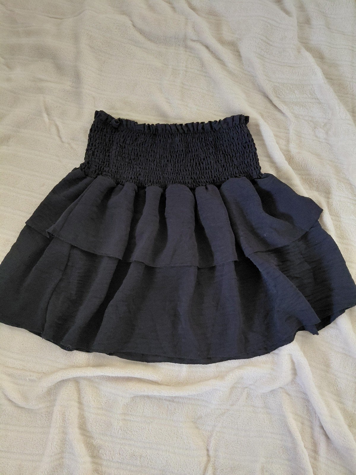 Zwarte Strokenrok met Gesmokte Taille - S, Kleding | Dames, Rokken, Ophalen, Zo goed als nieuw, Boven de knie