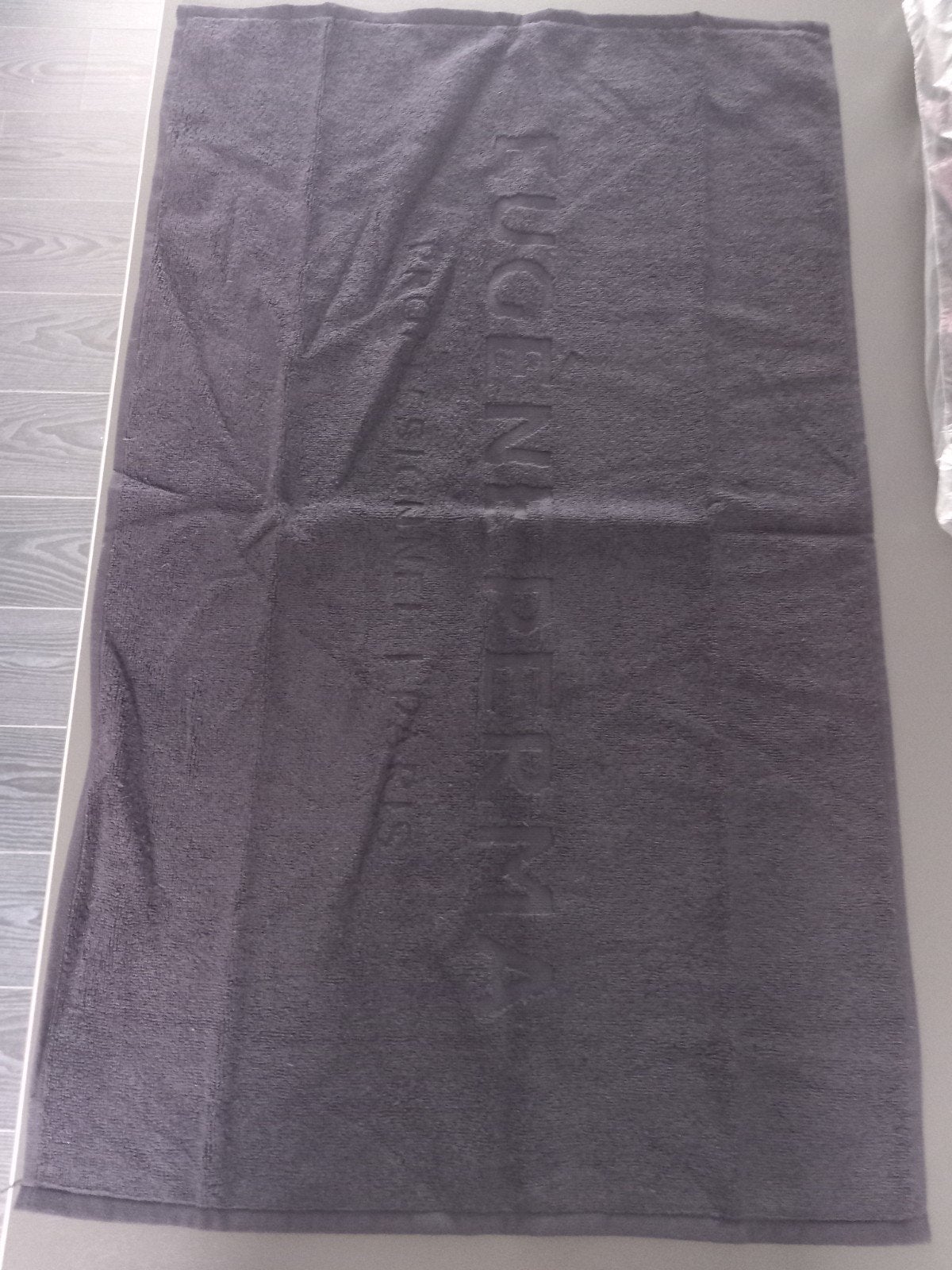 Nieuwe zwarte handdoek met logo, set 6 stuks, Ophalen of Verzenden, Nieuw, Zwart, Handdoek