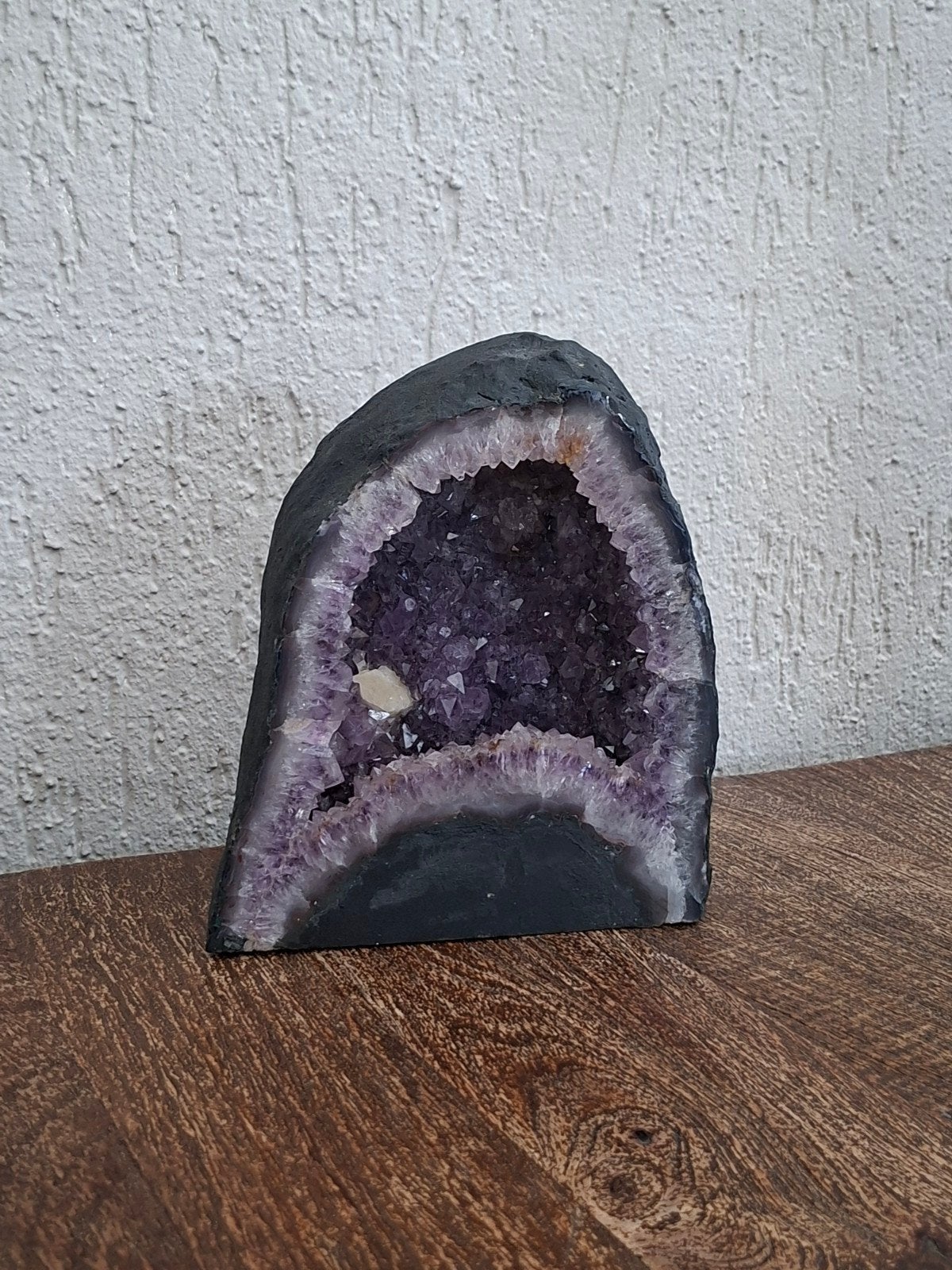 Amethist kathedraal met calciet punten, Ophalen