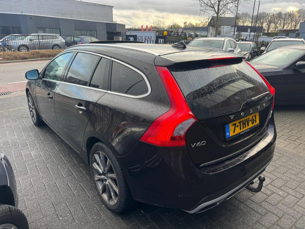 Volvo V60 2.4 D6 AWD ACC BLIS SCHUIFDAK LEDER XENON TREKHAAK, Auto's, Automaat, Zwart, Vierwielaandrijving, 11 kWh