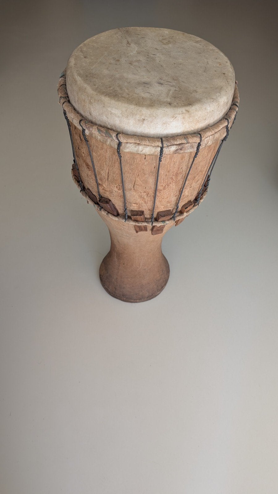 Authentieke houten djembé / Afrikaanse trommel, Ophalen of Verzenden, Zo goed als nieuw, Trommel