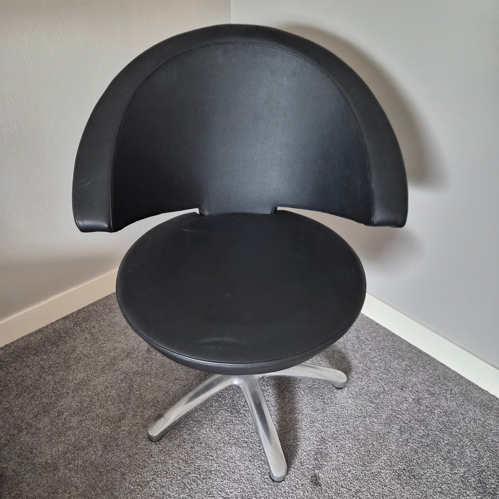 Zwarte leren kapper stoel met metalen onderstel, Ophalen, Gebruikt, Zwart, Leer