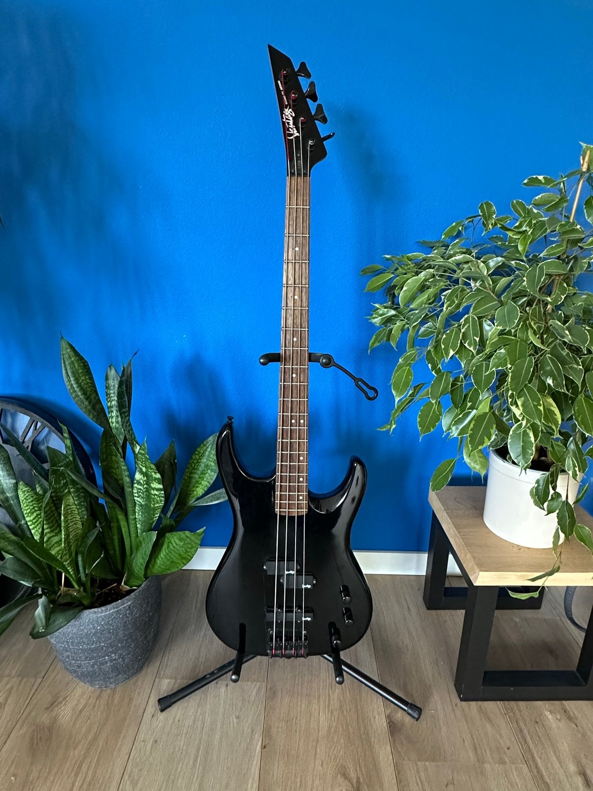 Vantage basgitaar 525B met Kustom KBA10X versterker, Muziek en Instrumenten, Ophalen, Gebruikt, Elektrisch