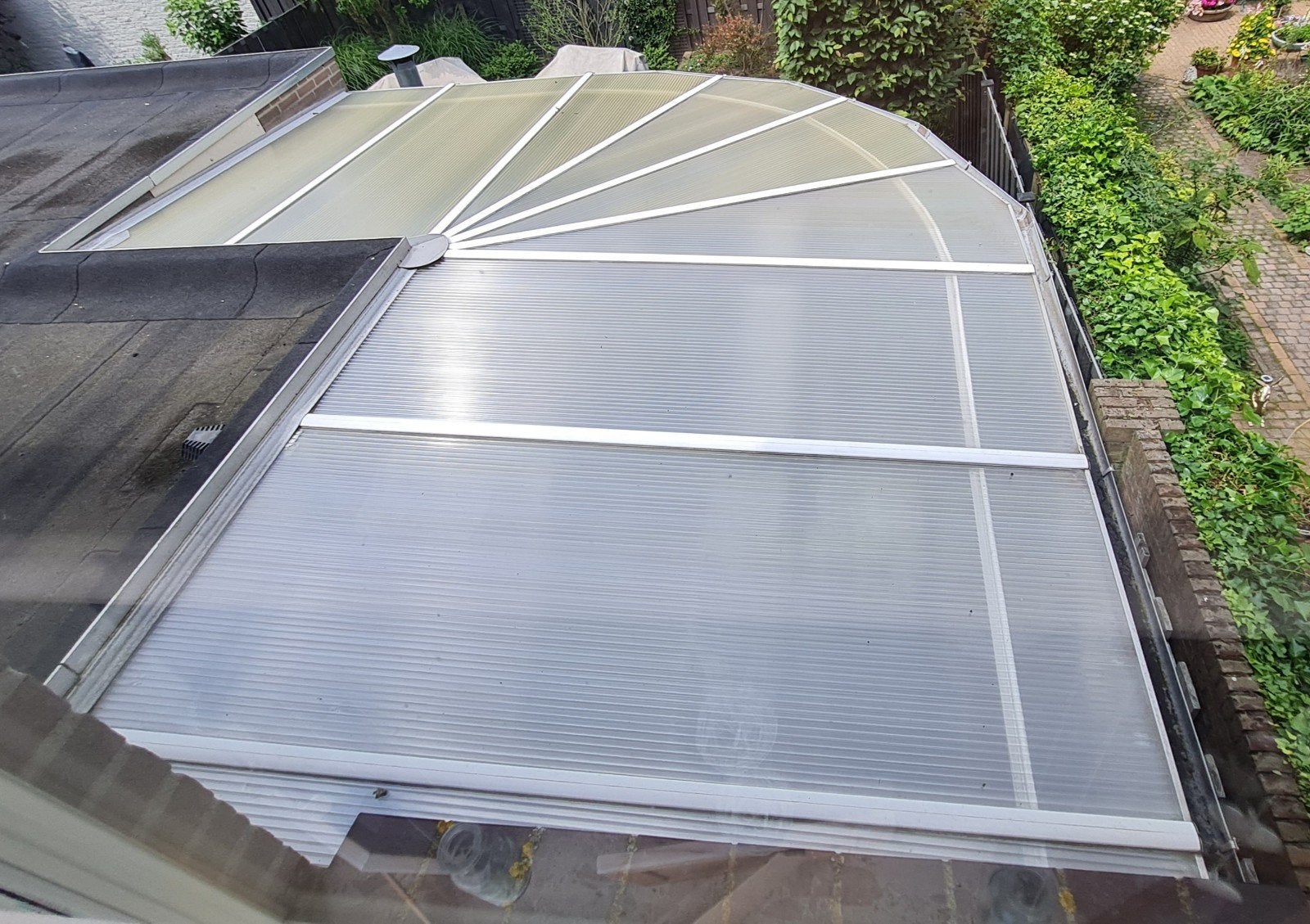 Overkapping met houten basis en heldere polycarbonaat platen, Ophalen, Veranda