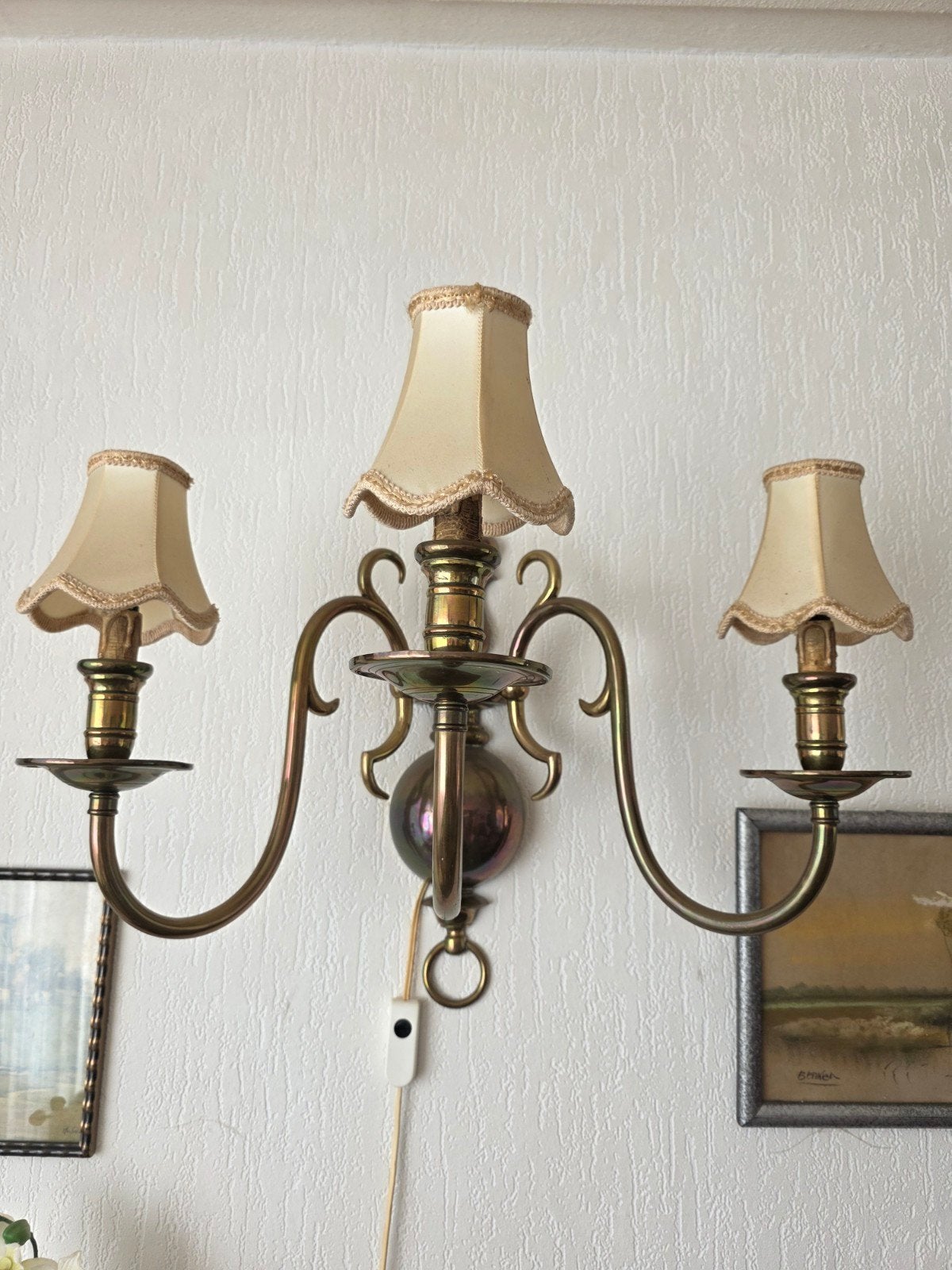 Vintage messing wandlamp met 3 armen en stoffen kappen, Ophalen, Met snoer/stekker, Gebruikt, E14 (klein)