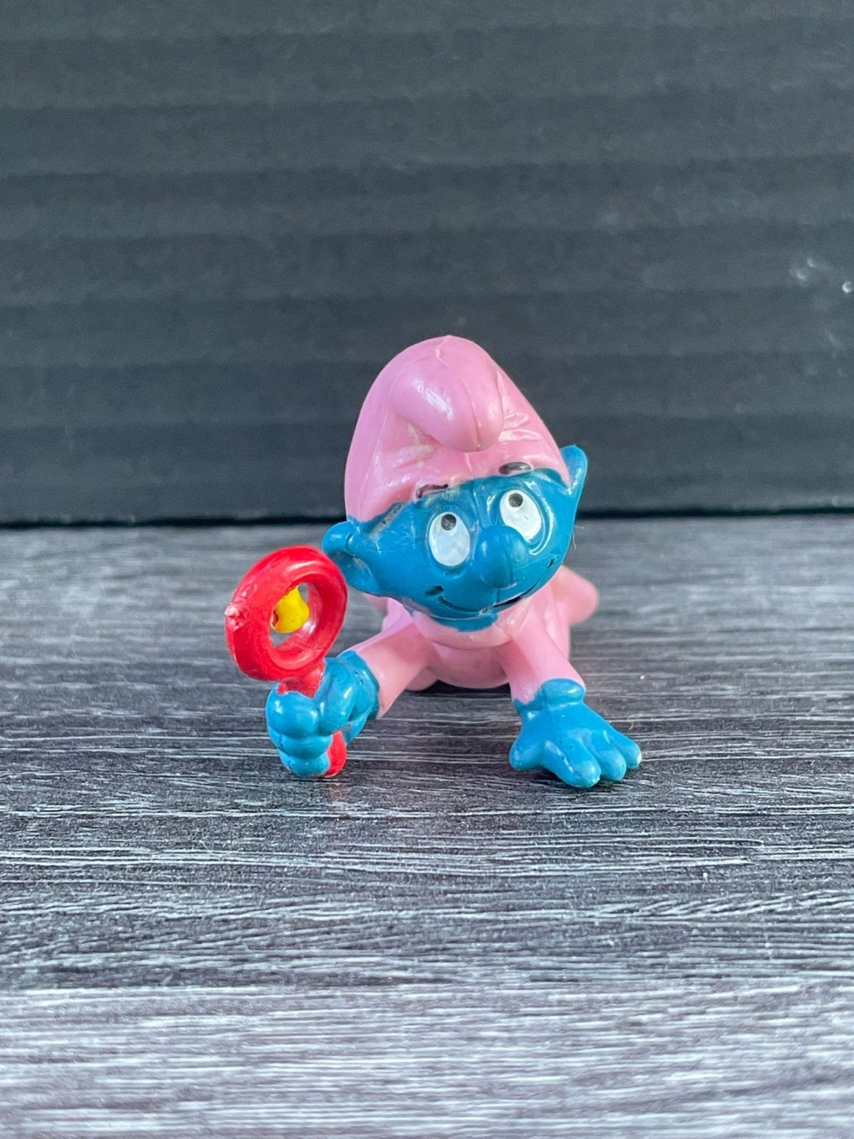 Babysmurf met roosje - Smurfen figuurtje, Ophalen of Verzenden, Gebruikt, Babysmurf, Poppetje, Figuurtje of Knuffel
