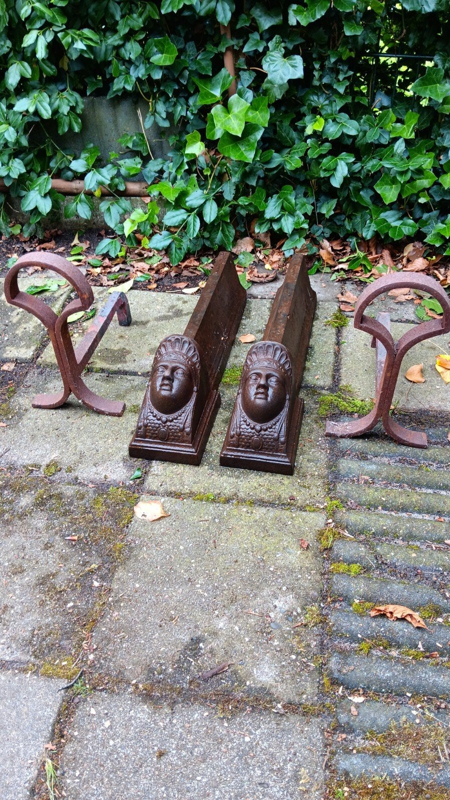 Antieke gietijzeren haardbokken en haardplaat, Huis en Inrichting, Haarden, Gebruikt, Houthaard, Ophalen of Verzenden