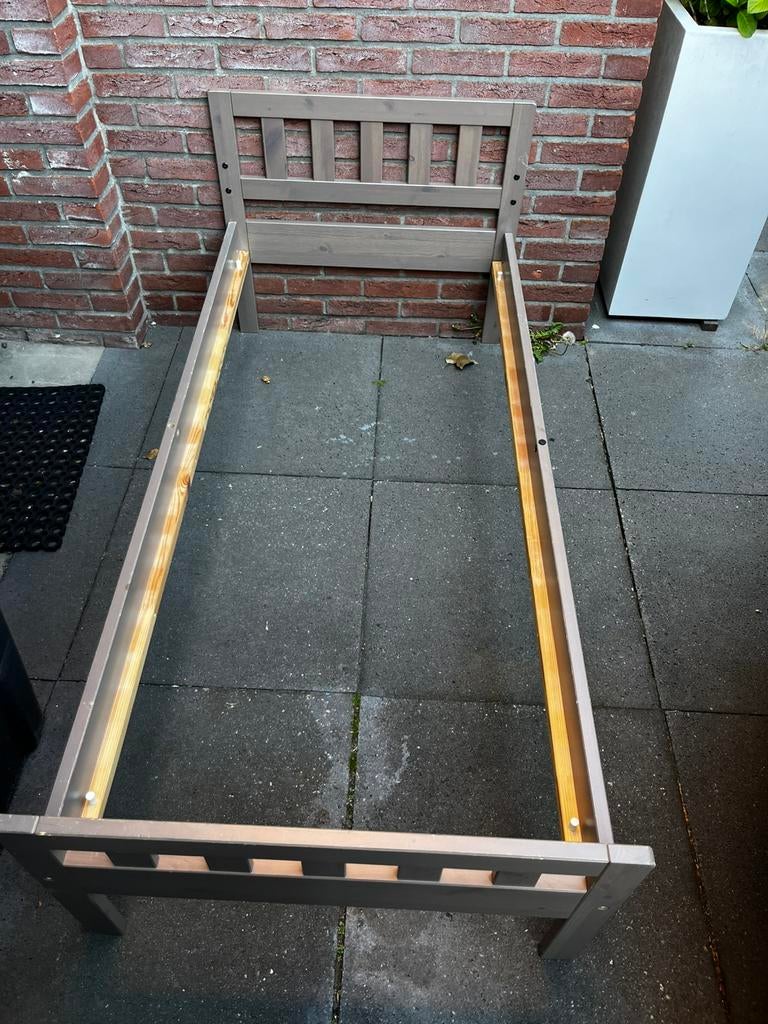Kinderbed Ikea 70x160 met zijrekje en incl matras., Ophalen, Gebruikt, Bruin, 190 cm of minder