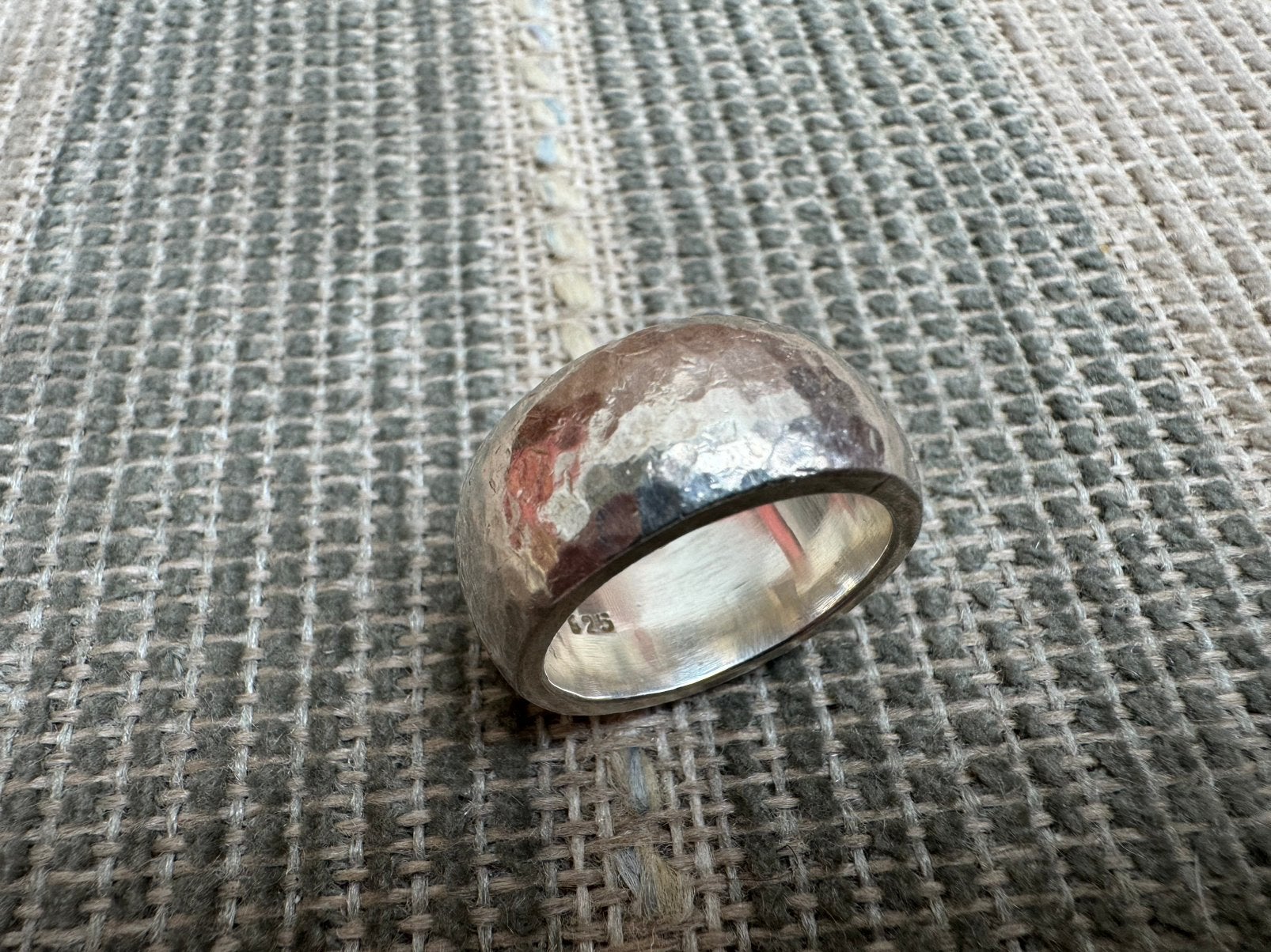 Prachtige Zilveren Ring Hammered Maat 18 Sterling Silver, 18 tot 19, Ophalen of Verzenden, Zo goed als nieuw, Dame of Heer