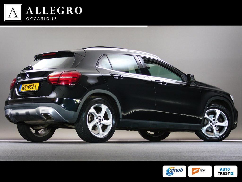 Mercedes-Benz GLA-Klasse 180 Ambition (SCHUIF-/KANTELDAK, NA, Gebruikt, 4 cilinders, 715 kg, Leder en Stof