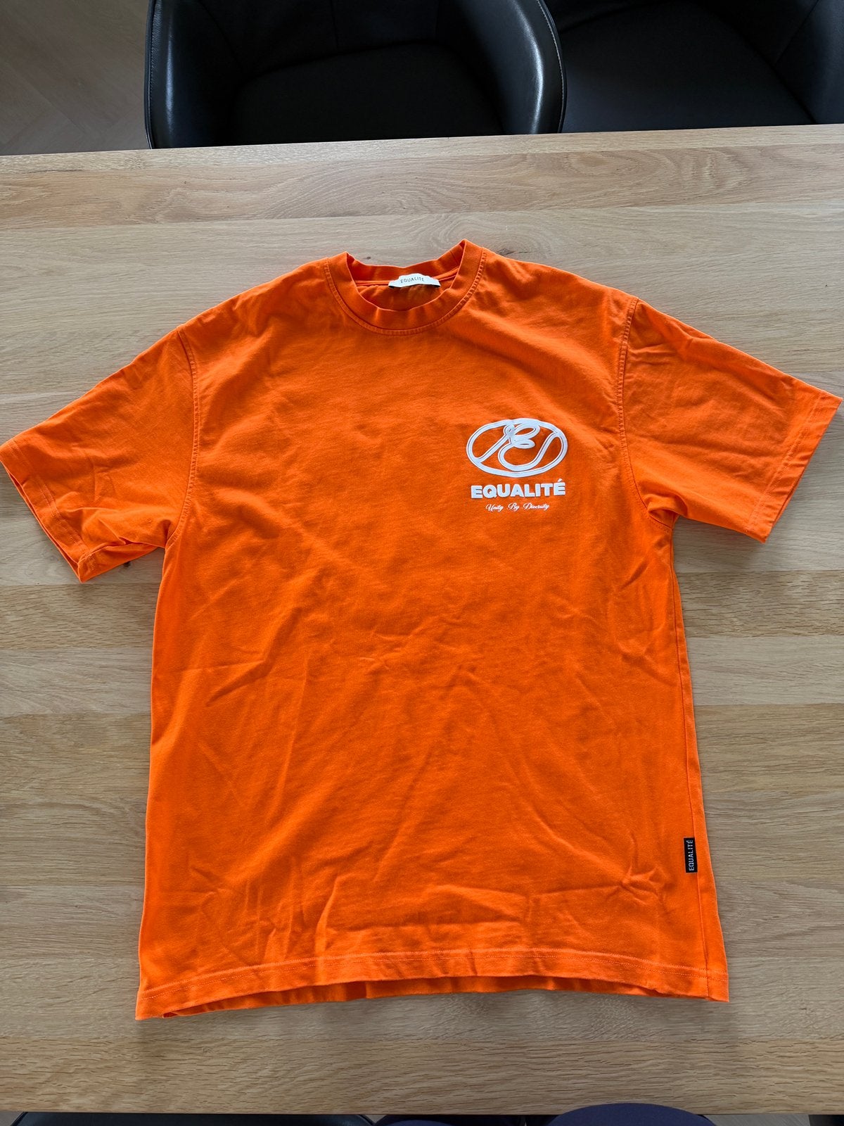 Equalité oversized T-shirt oranje – maat L, Ophalen of Verzenden, Zo goed als nieuw, Oranje