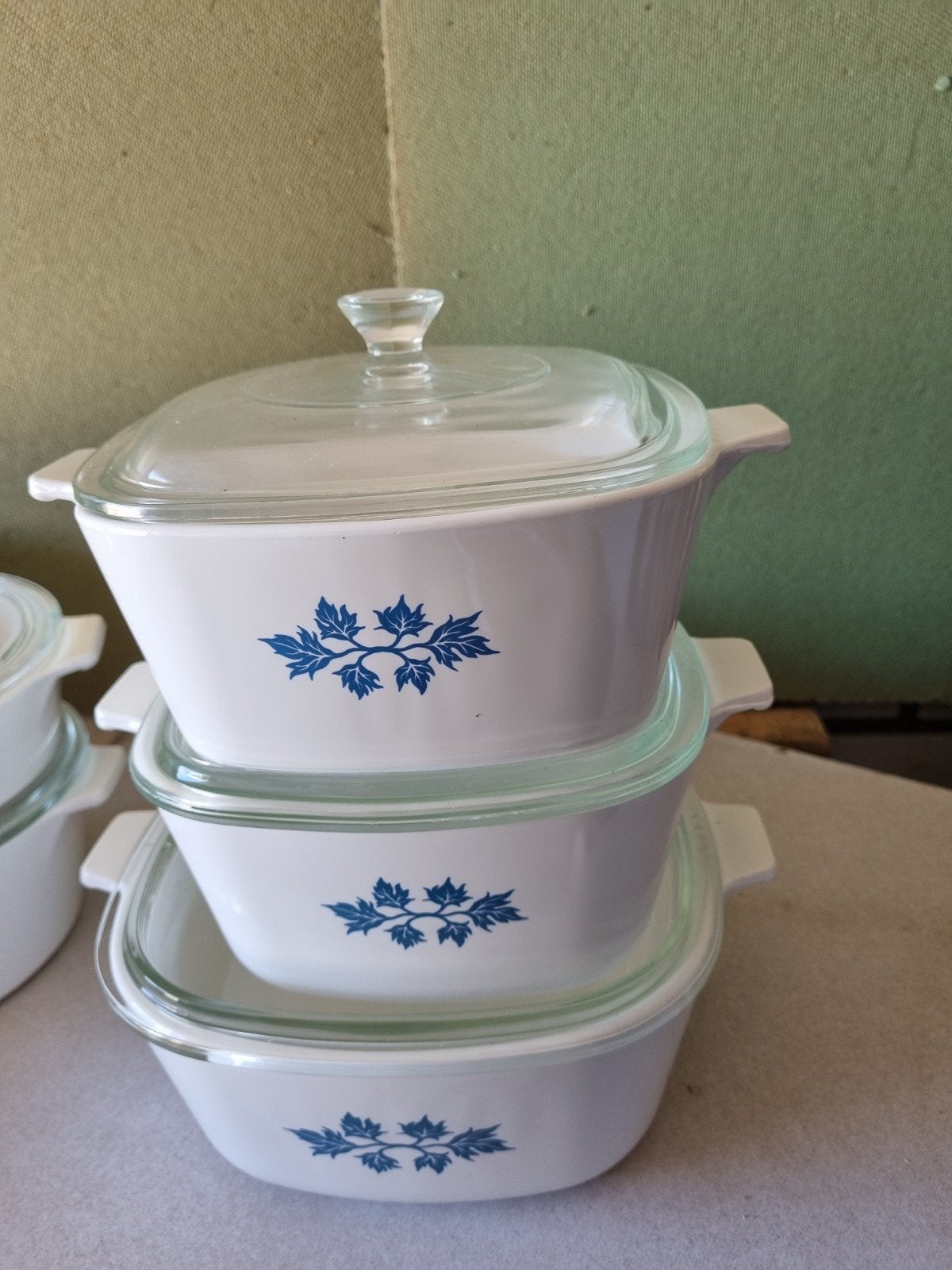 Witte ovenschalen met blauw bladmotief, Ophalen of Verzenden