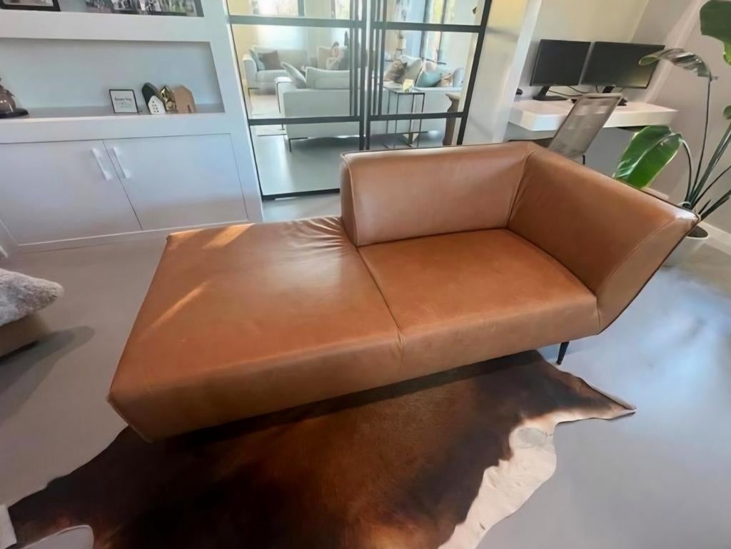 Montel Divan Moreno - Caramel Lederen Chaise Longue, Huis en Inrichting, Banken | Sofa's en Chaises Longues, Ophalen, Eenpersoons