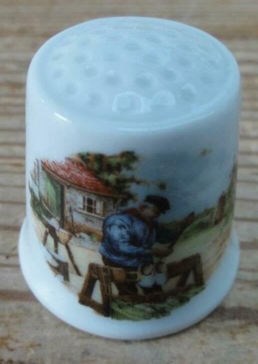 Royal Schwabap vingerhoedje met klompenmaker, Verzamelen, Vingerhoedjes, Gebruikt, Nederland, Porselein, Ophalen of Verzenden