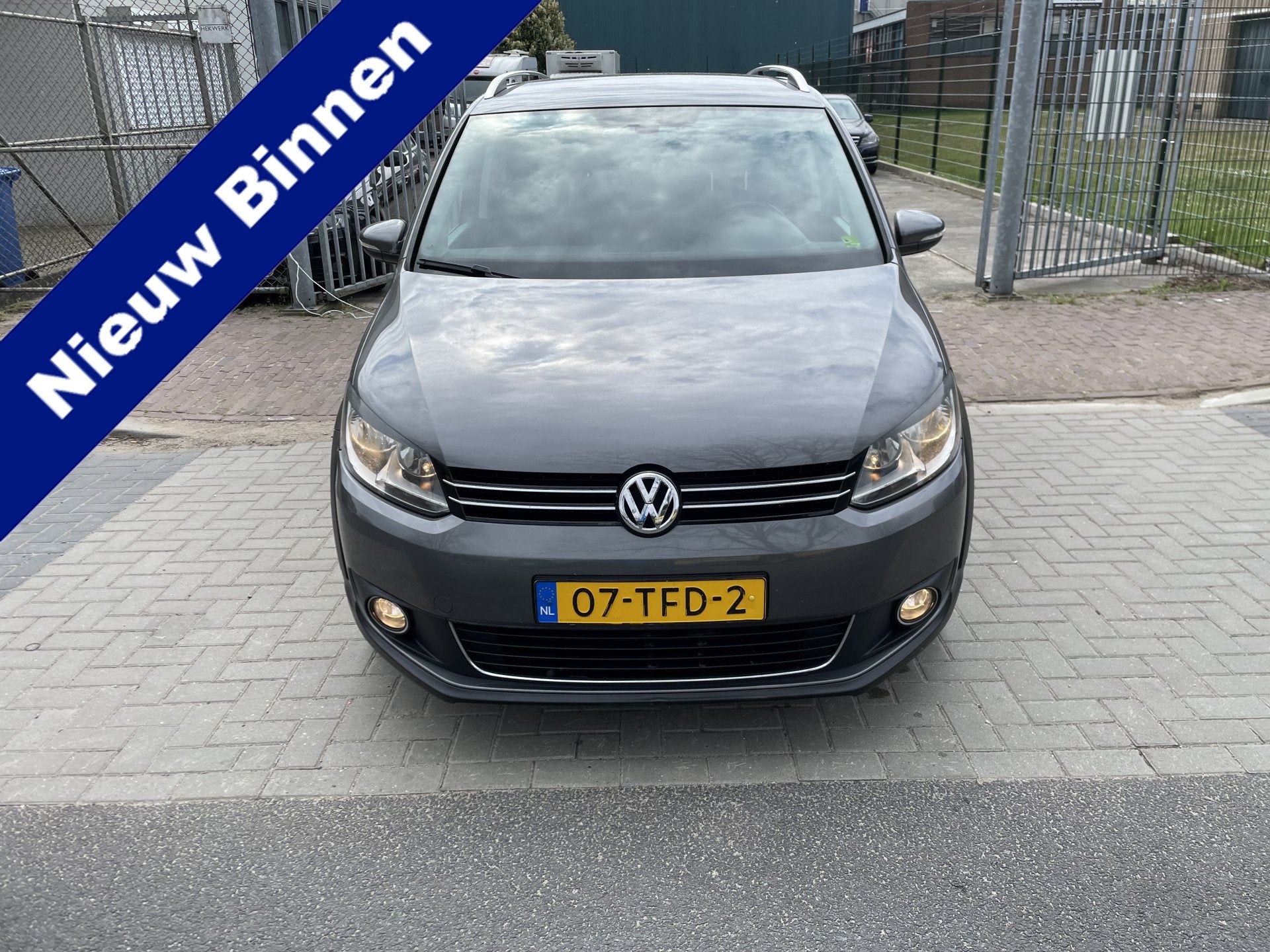 Volkswagen Touran 1.4 TSI Cross Ketting turbo en waterpomp p, Auto's, Voorwielaandrijving, Euro 5, Gebruikt, Zwart