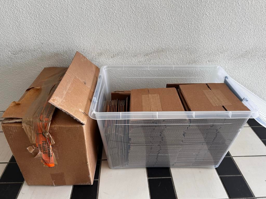 Circa 200 doosjes - nieuw, Doos, 40 tot 60 cm, Opvouwbaar, 50 tot 75 cm