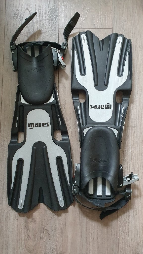 Duik vinnen Mares 2 types, Medium en Small, Watersport en Boten, Ophalen of Verzenden, Zo goed als nieuw, Zwem- of Duikvliezen