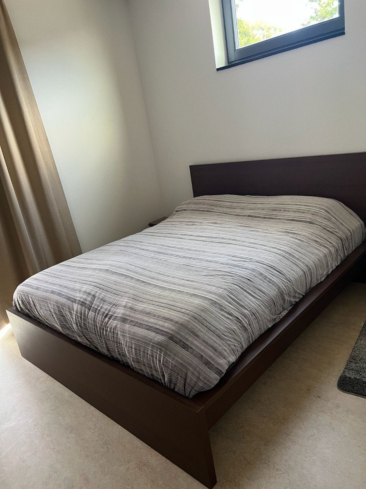 GRATIS Ikea bed Malm 160/200 bruin met 2 nachtkastjes, Ophalen, Gebruikt, Tweepersoons