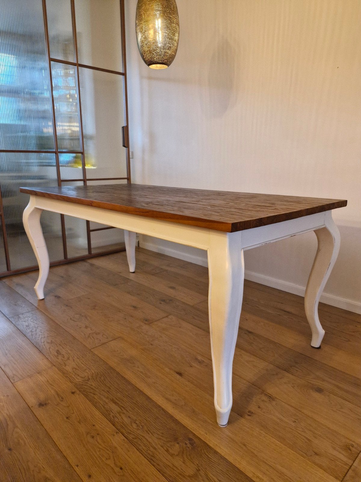 Elegante eettafel met wit onderstel en houten blad, Antiek en Kunst, Ophalen