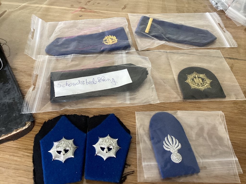 Leuke items, Verzamelen, Militaria | Algemeen, Ophalen of Verzenden, Overige soorten, Nederland, Embleem of Badge