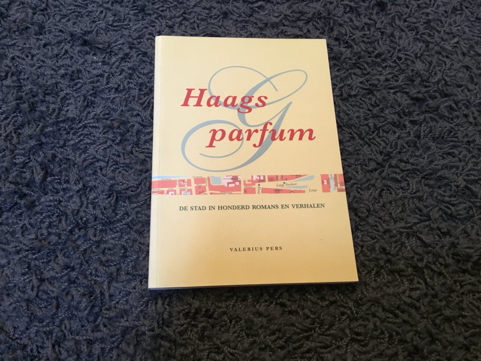 Haags parfum: De stad in honderd romans en verhalen, Ophalen of Verzenden, Zo goed als nieuw, Nederland