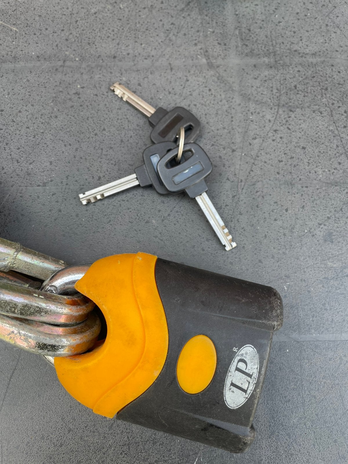 Defender ART gekeurde kettingslot met 3 sleutels, Fietsen en Brommers, Fietsaccessoires | Fietssloten, Ophalen, Zo goed als nieuw