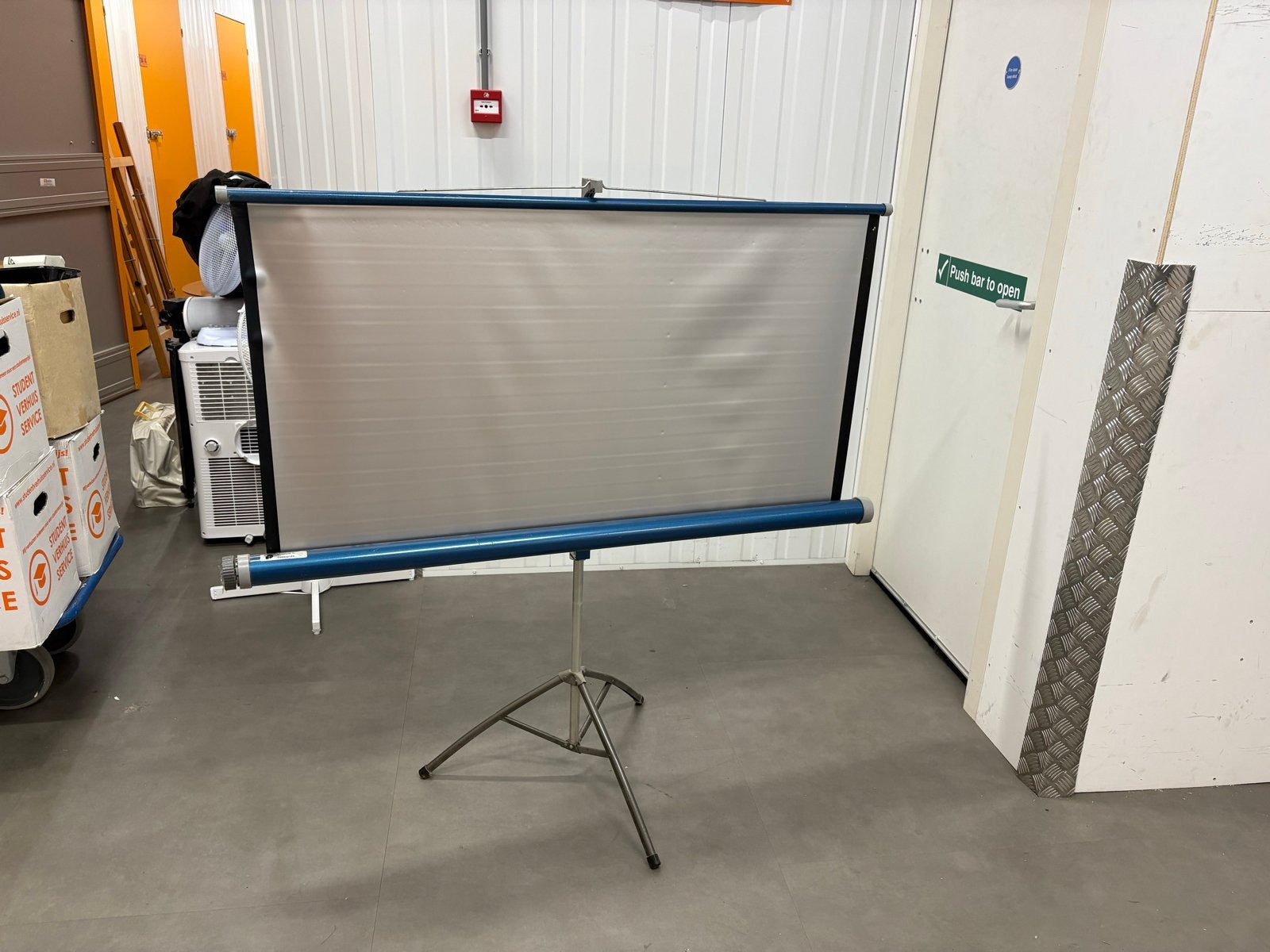 Projector scherm op statief - Projecta Concorde, Ophalen, Handmatig, Gebruikt