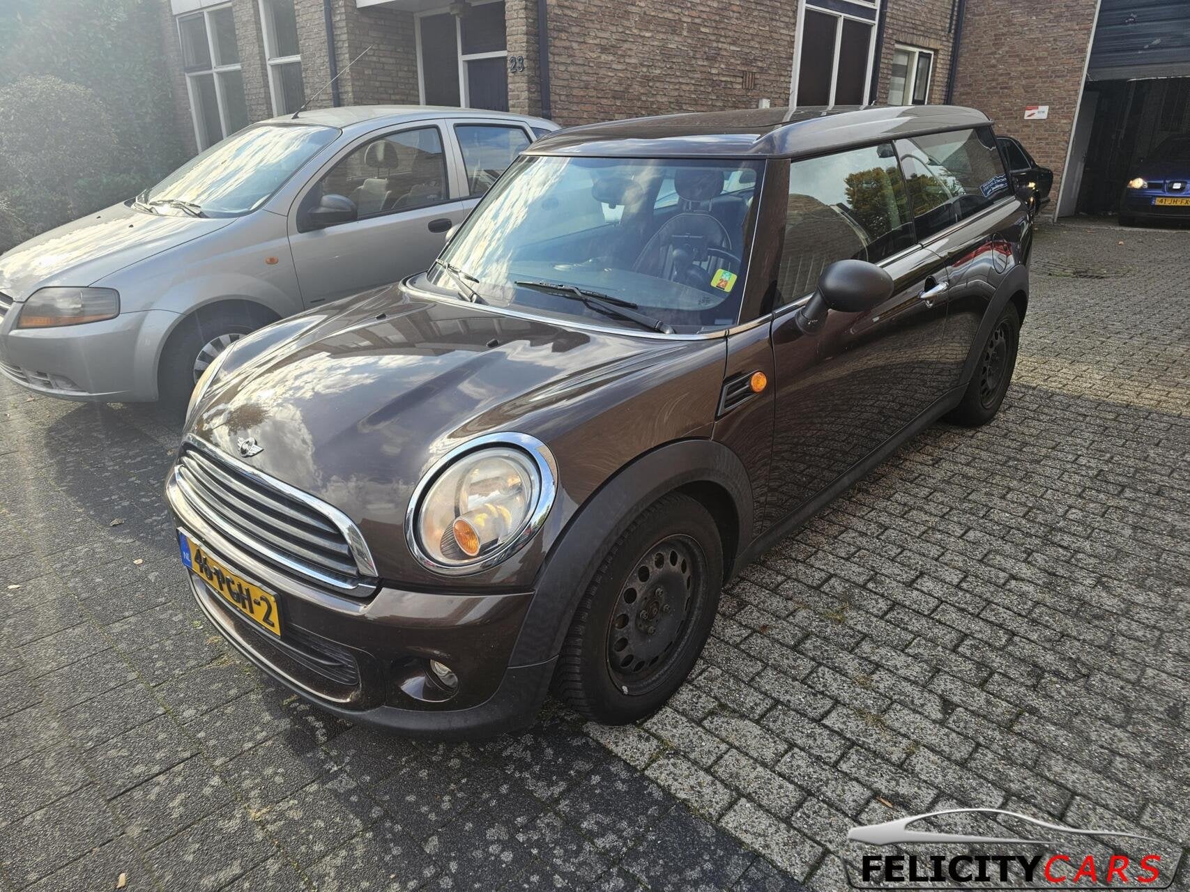 Mini Clubman 1.6 One Business Line leer, Voorwielaandrijving, Euro 5, 4 cilinders, Bruin