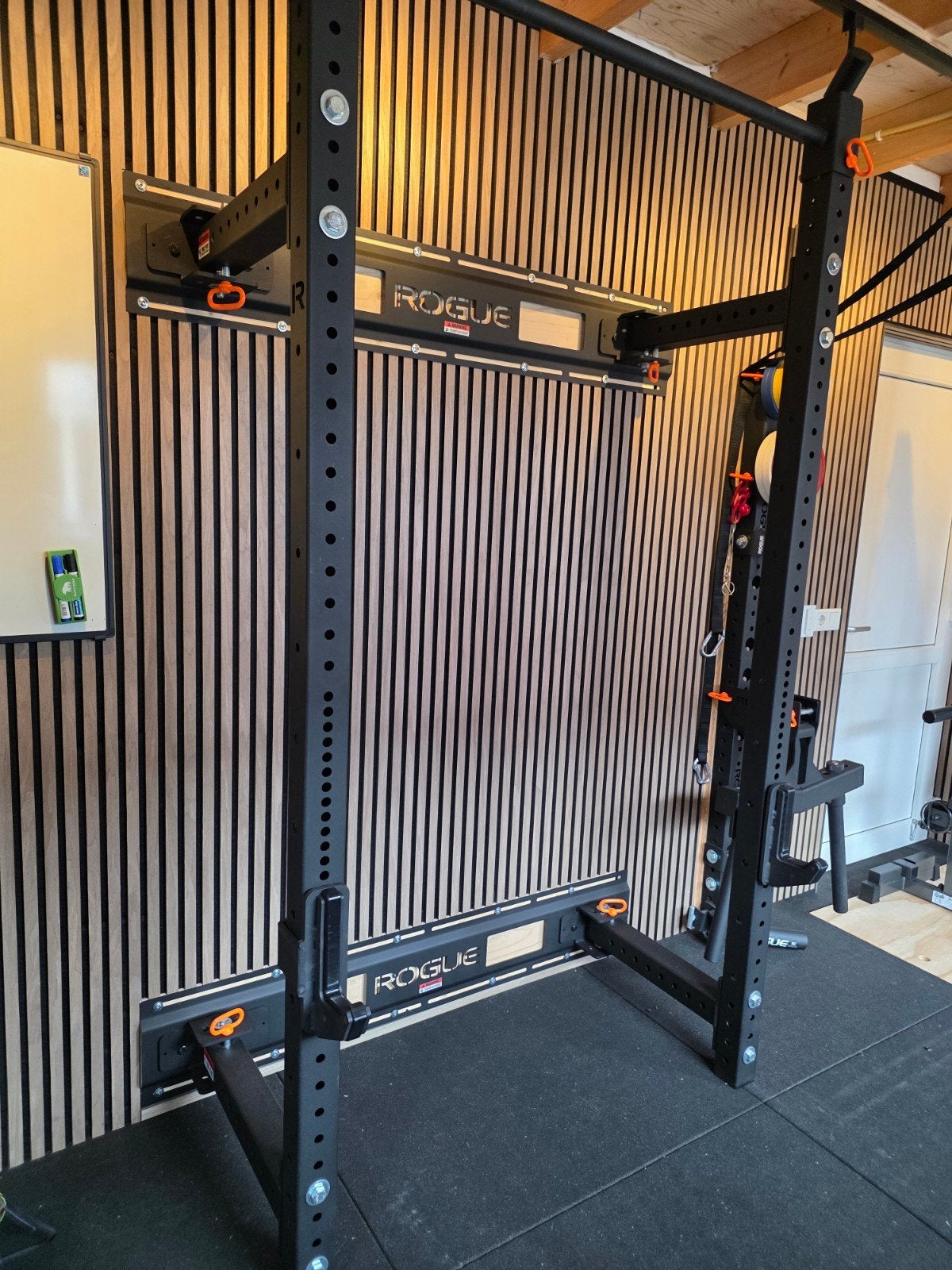 Rogue RML-3W Fold Back Wall Mount Rack + 1" Monster J-Cup Pa, Ophalen, Nieuw, Overige typen