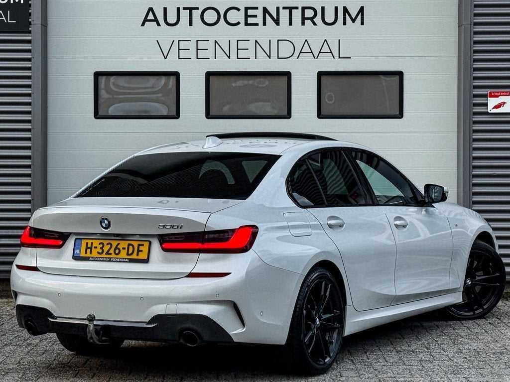 BMW 3-serie 330i High Executive 3X M-SPORT PANO/H&K/TREKHAAK, Auto's, BMW, Automaat, 1998 cc, Achterwielaandrijving, Gebruikt