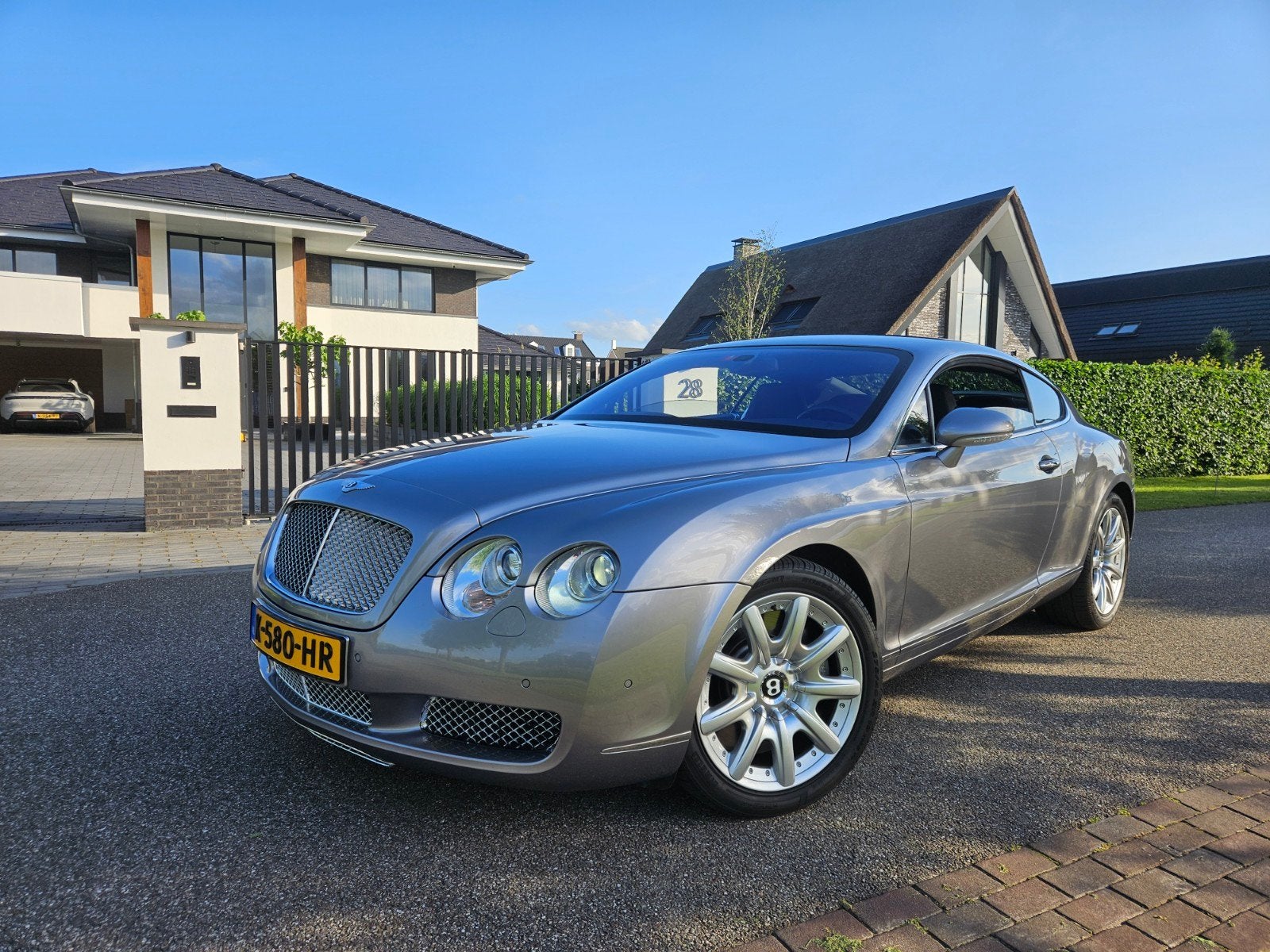Zeer nette Bentley continental gt weinig km! Massage, Auto's, Bentley, Particulier, Benzine, Coupé, Automaat, Geïmporteerd, Zilver of Grijs