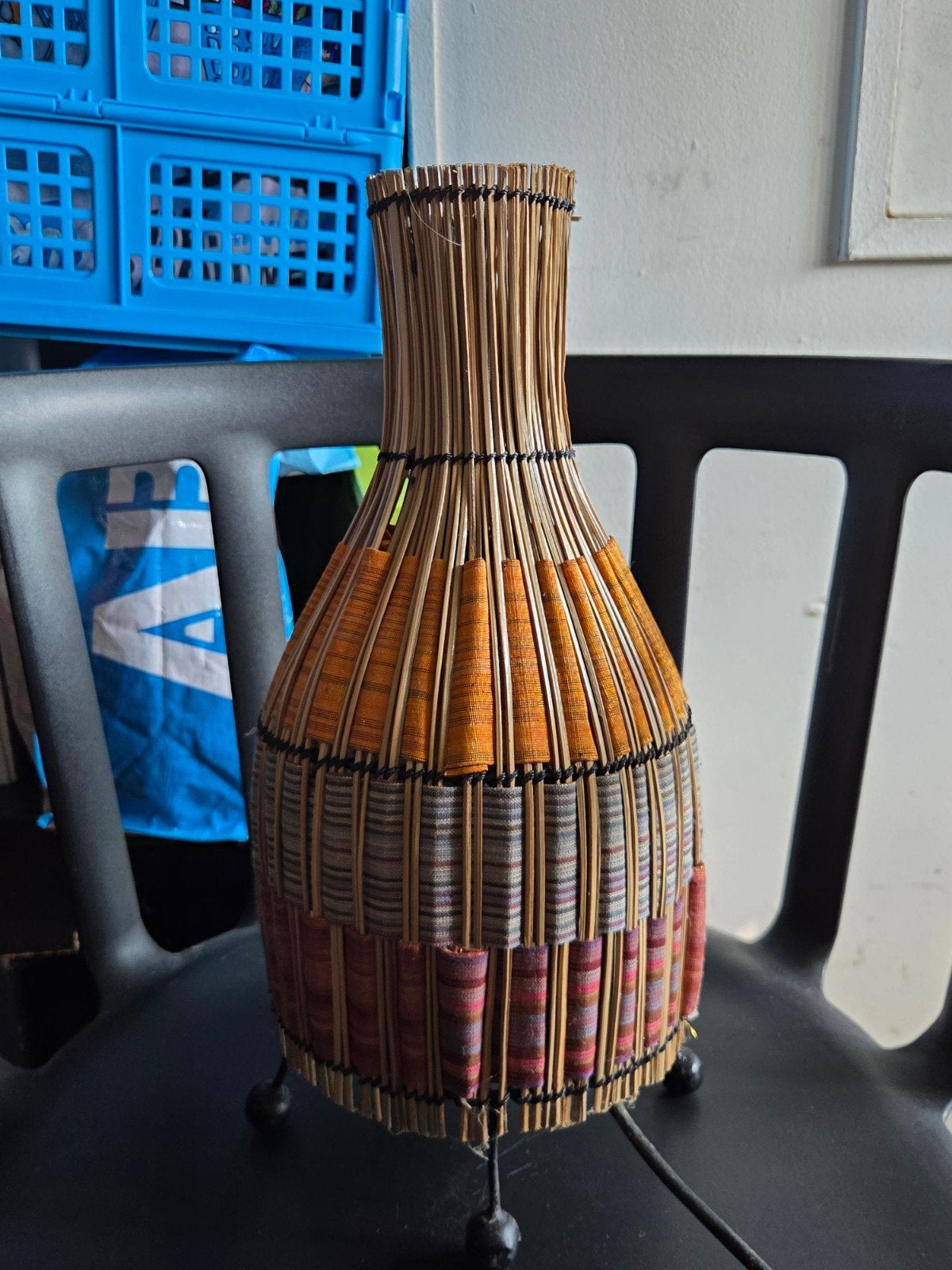 Unieke handgemaakte tafellamp van bamboe en textiel, Gebruikt, Overige merken, Vintage, Meerkleurig