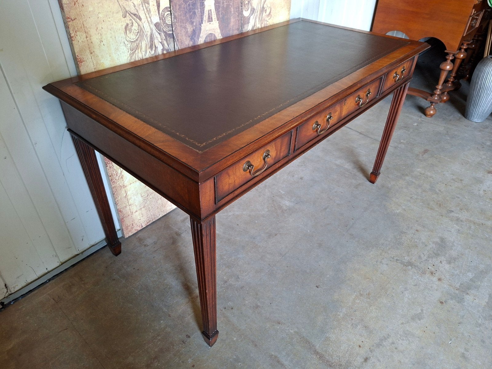Antieke Engelse schrijftafel, bureau, desk met lederen inleg, Antiek en Kunst, Ophalen of Verzenden