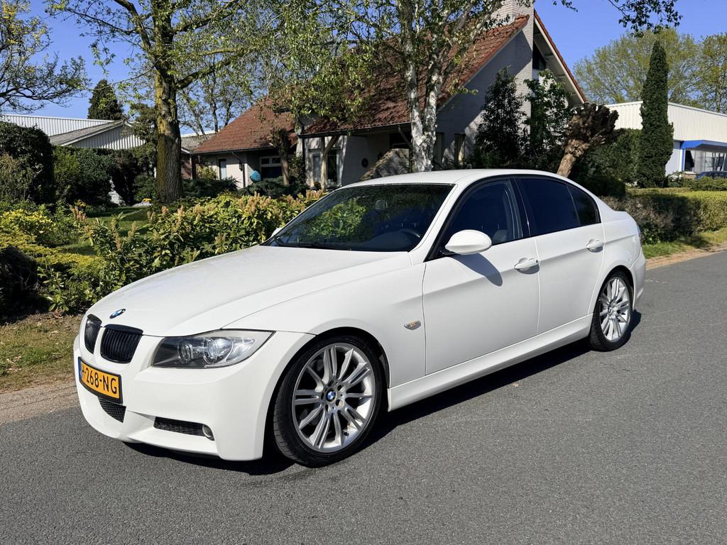 BMW 3-serie 323iA 203PK M-Sport•Automaat•Leder, Auto's, Achterwielaandrijving, Gebruikt, 2497 cc, Wit