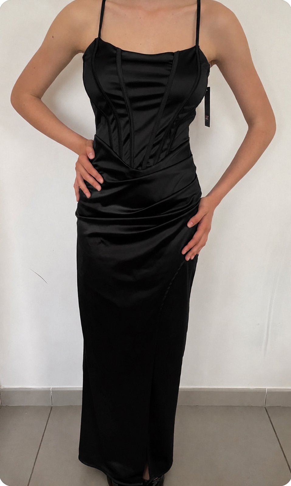 Zwarte avondjurk in nieuwstaat, Kleding | Dames, Gelegenheidskleding, Galajurk, Zwart, Ophalen of Verzenden, Zo goed als nieuw