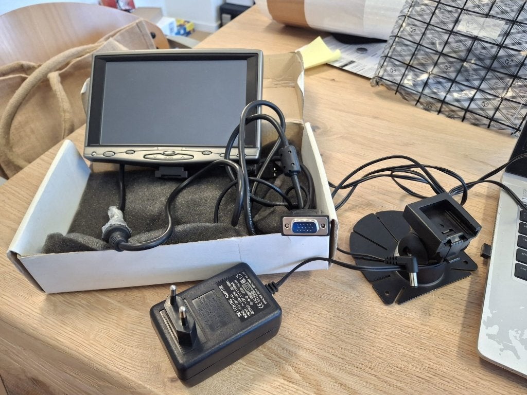 7" VGA & Monitor - Compact Scherm, Computers en Software, Monitoren, Gebruikt, 60 Hz of minder, VGA, Touchscreen, LED, Overige resoluties