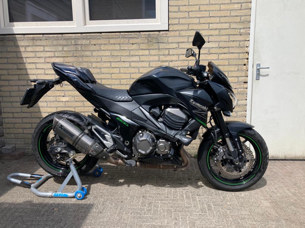 Kawasaki Z800 - Krachtige Naked Bike met Akrapovic Uitlaat, Motoren, Motoren | Kawasaki, 4 cilinders, Motorrijbewijs A, Gebruikt