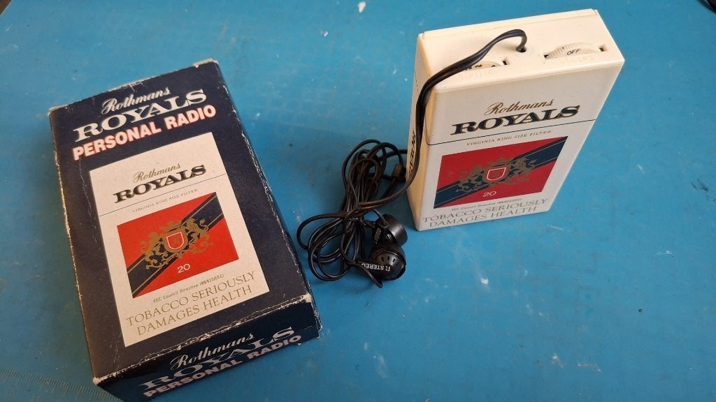 Vintage Rothmans Royals transistor radio FM jaren 90, Info@royals.GB, Royals GB, Ophalen of Verzenden, Zo goed als nieuw
