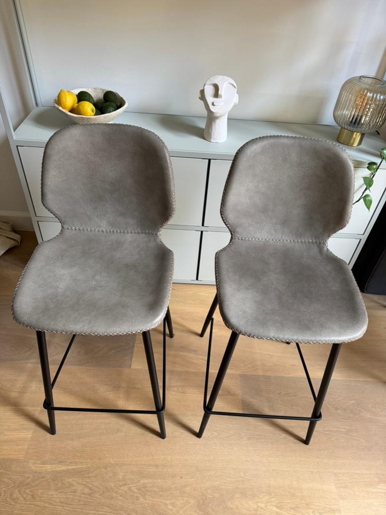 BY-BOO Barstoel Seashell Grijs 2X, Ophalen, Met voetsteun, 60 tot 90 cm, Zo goed als nieuw