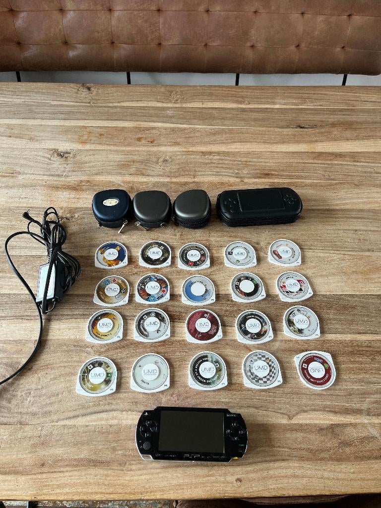 PSP 1004 onbeschadigd en veel spelletjes, Spelcomputers en Games, Spelcomputers | Sony PSP, Verzenden, Zwart, Zo goed als nieuw