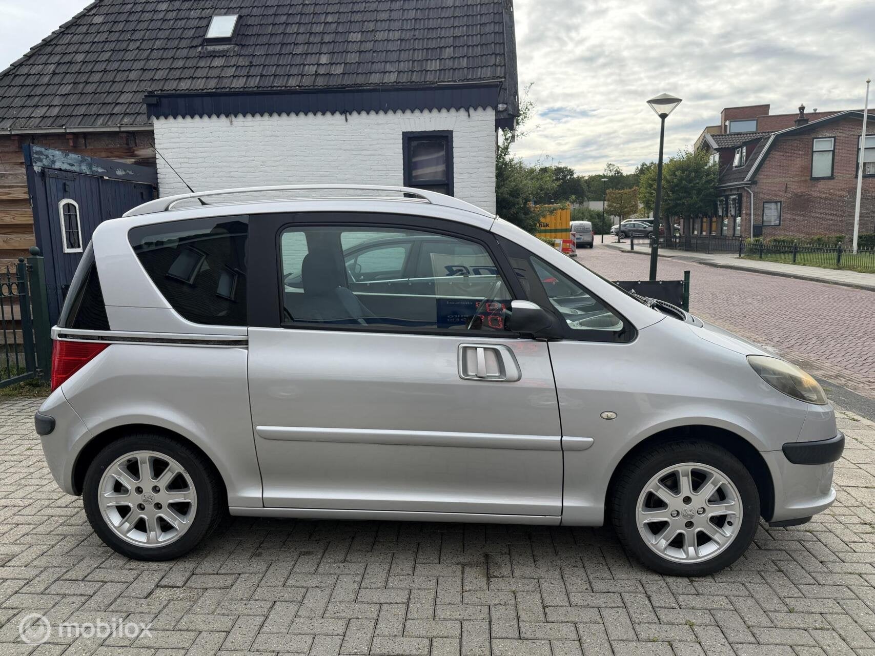 Peugeot 1007 1.6-16V Automaat schakelt soepel ! Nieuwe apk, Auto's, Peugeot, 15 km/l, Gebruikt, Electronic Stability Program (ESP)
