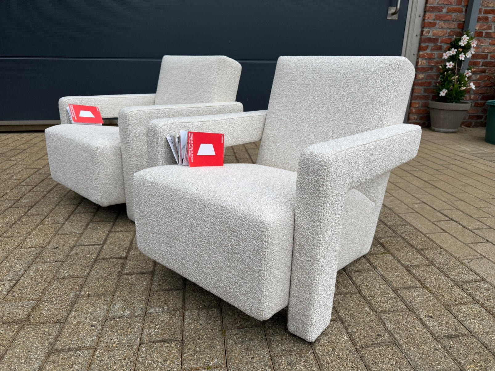 2x Cassina Utrecht chair Beige bouclé, Rietveld NIEUWSTAAT!, Huis en Inrichting, Ophalen of Verzenden, Zo goed als nieuw, 50 tot 75 cm
