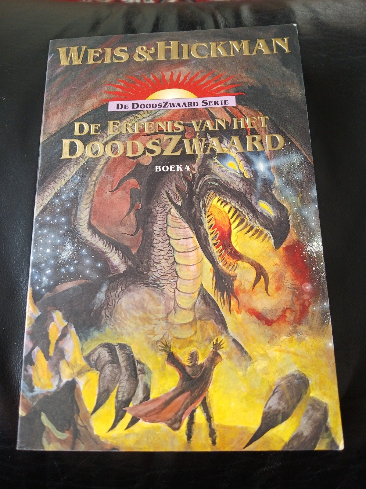 De Erfenis van het Doodszwaard Boek 4 - Weis & Hickman, Ophalen of Verzenden, Gelezen