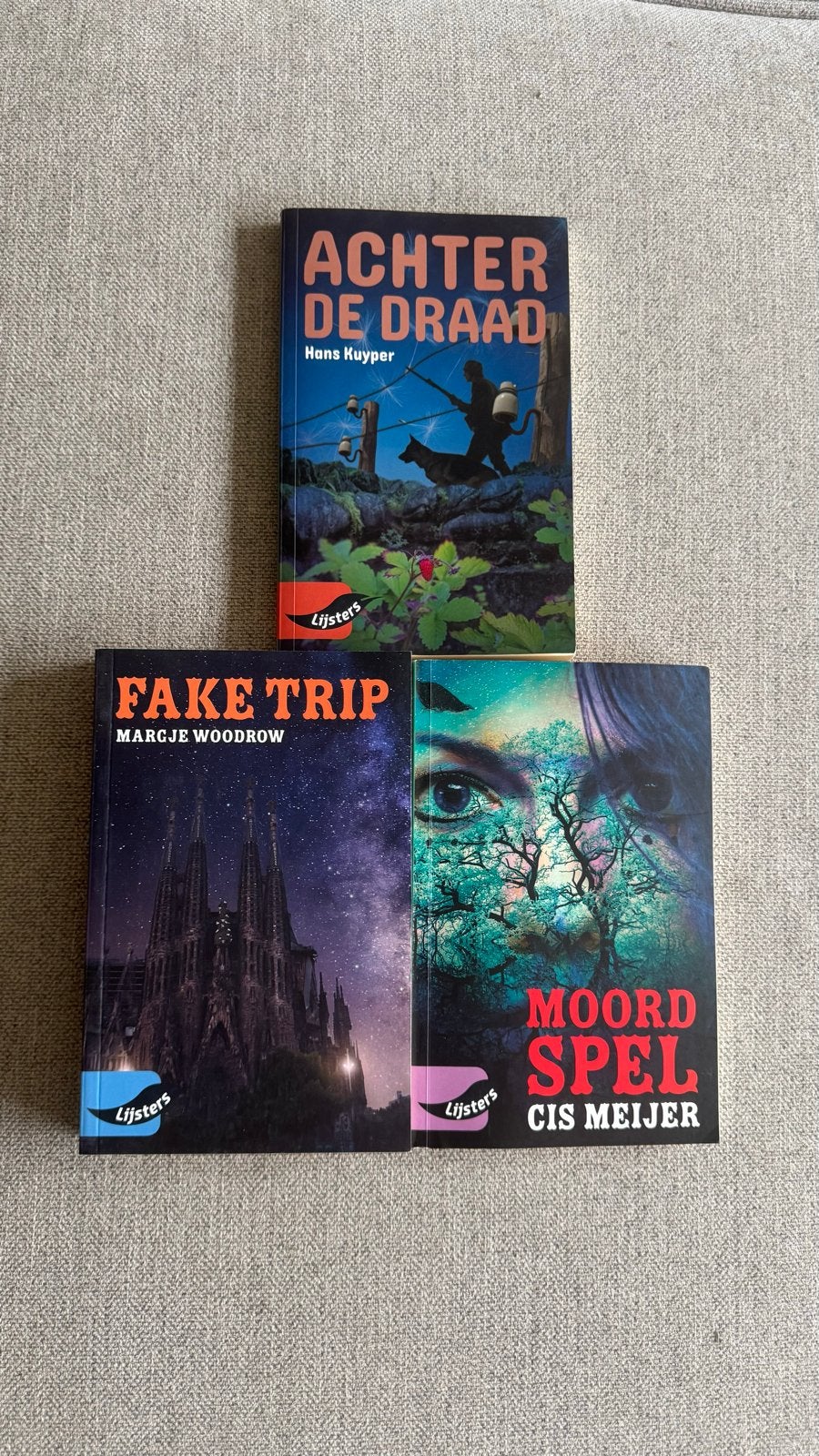 3 Jeugdboeken: Moordspel, Fake Trip, Achter de Draad (ook lo, Boeken, Ophalen of Verzenden, Zo goed als nieuw, Fictie