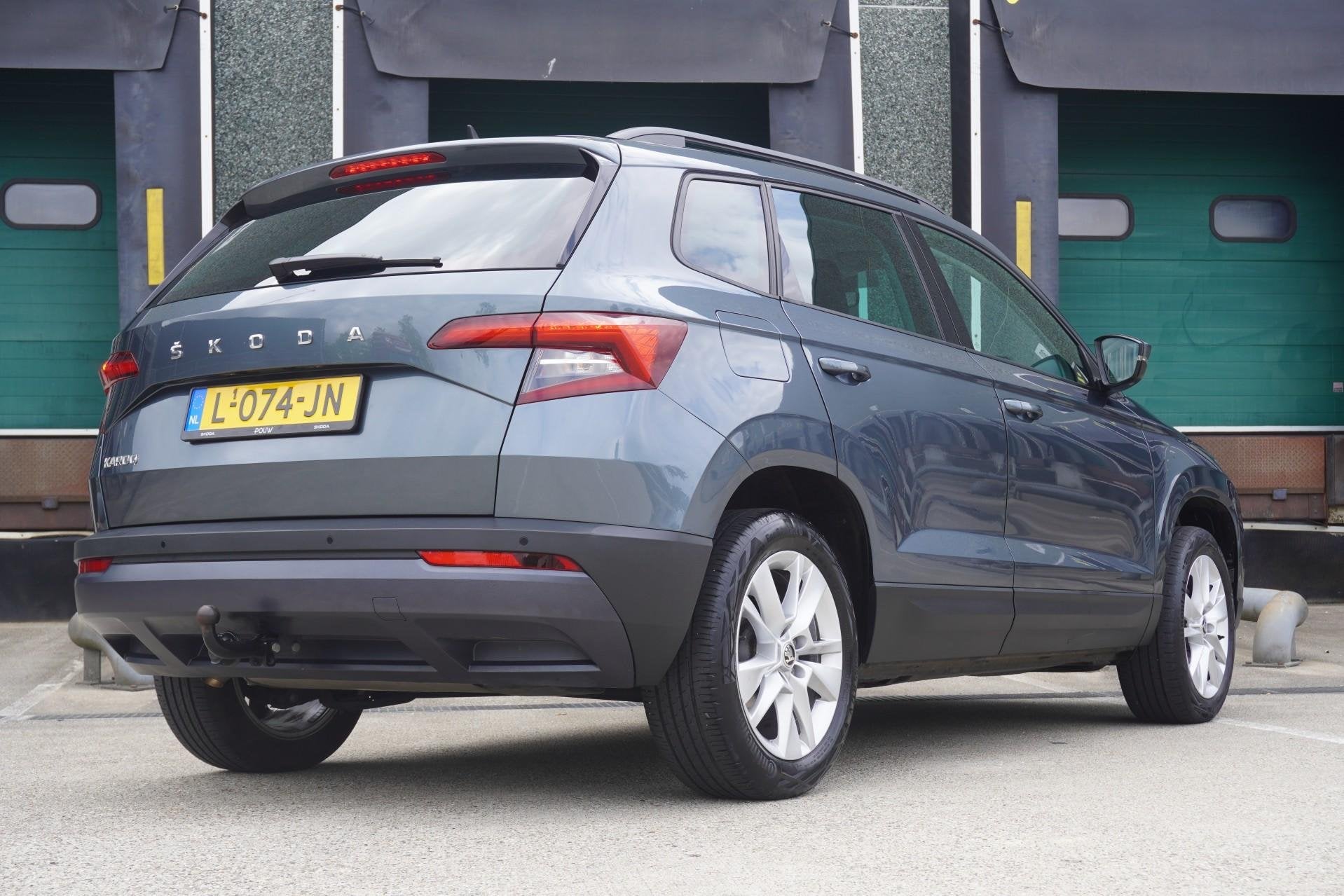 Skoda Karoq 1.5 TSI 150pk DSG ACT Business Edition | Trekhaa, Auto's, 12 maanden, Stof, 4 cilinders, Bedrijf