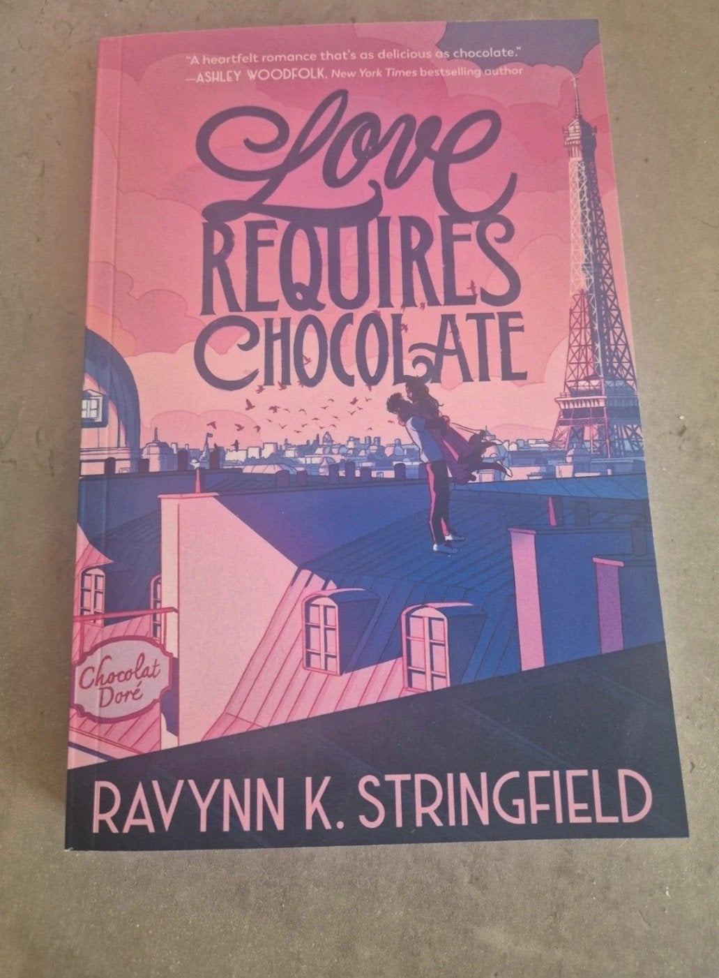 Ravyn K. Stringfield - Love requires chocolate, Ophalen of Verzenden, Nieuw